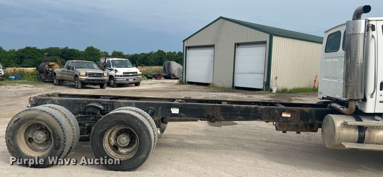 image for item KC9851 2007 Sterling LT7500  truck cab and chassis