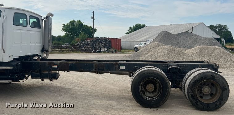 image for item KC9851 2007 Sterling LT7500  truck cab and chassis