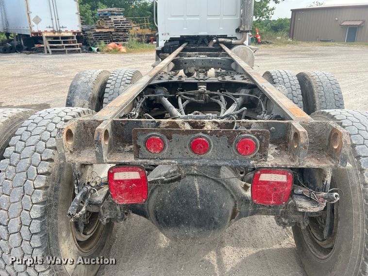 image for item KC9851 2007 Sterling LT7500  truck cab and chassis