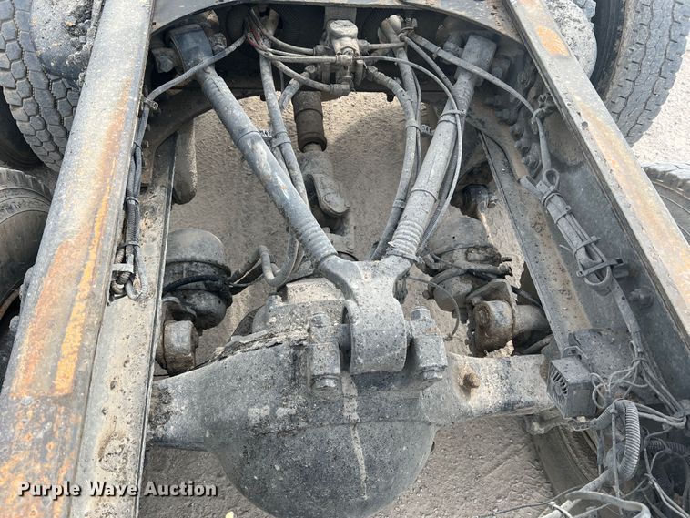 image for item KC9851 2007 Sterling LT7500  truck cab and chassis