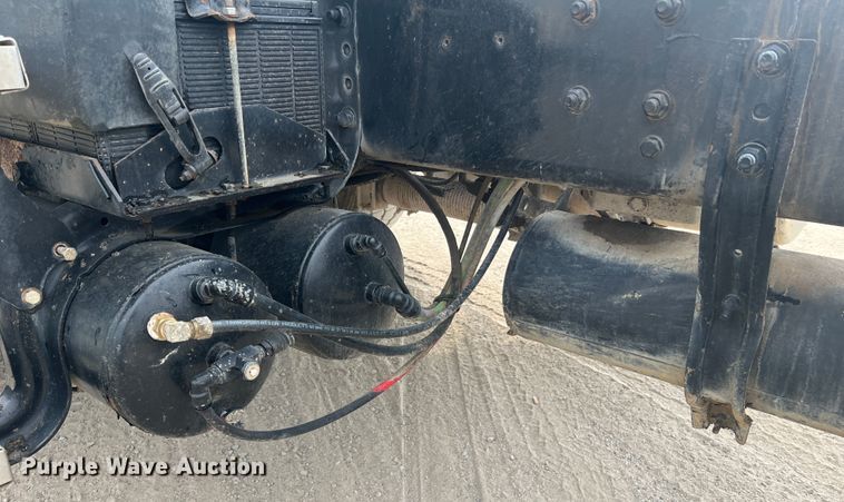 image for item KC9851 2007 Sterling LT7500  truck cab and chassis