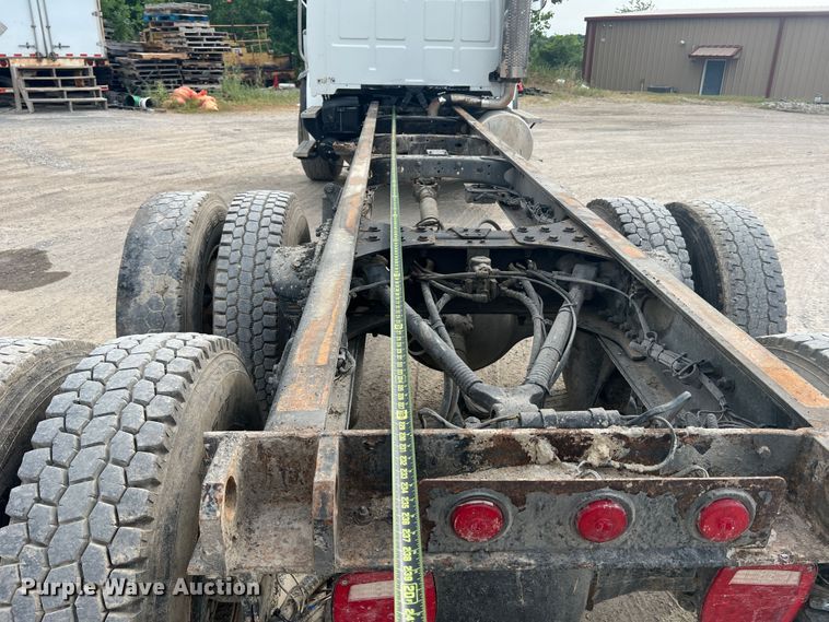 image for item KC9851 2007 Sterling LT7500  truck cab and chassis