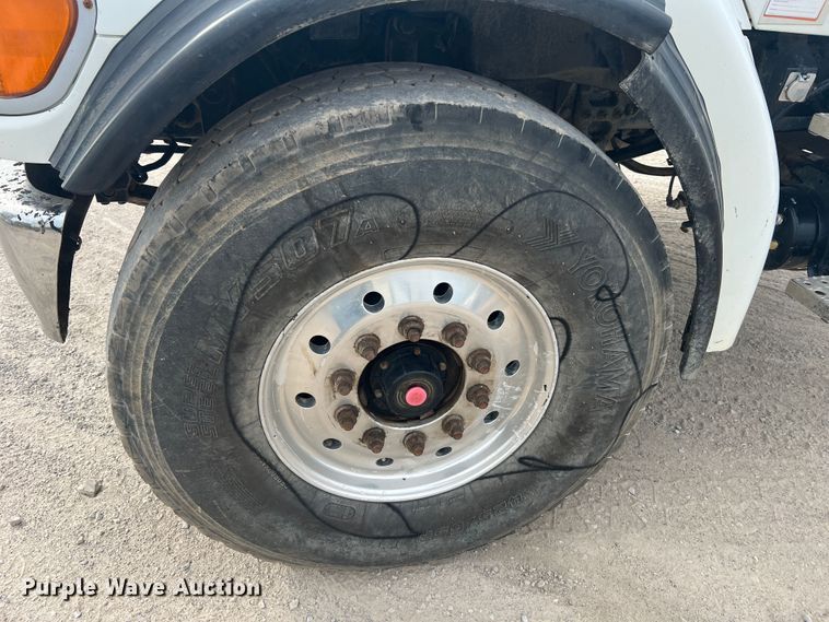 image for item KC9851 2007 Sterling LT7500  truck cab and chassis