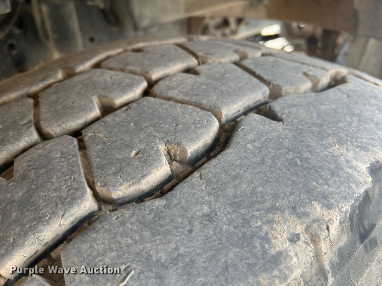 image for item KC9851 2007 Sterling LT7500  truck cab and chassis