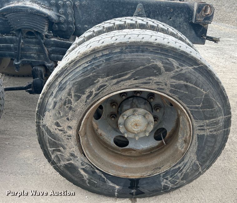 image for item KC9851 2007 Sterling LT7500  truck cab and chassis