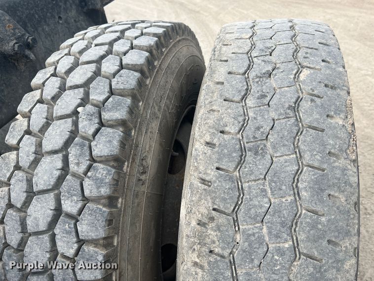 image for item KC9851 2007 Sterling LT7500  truck cab and chassis