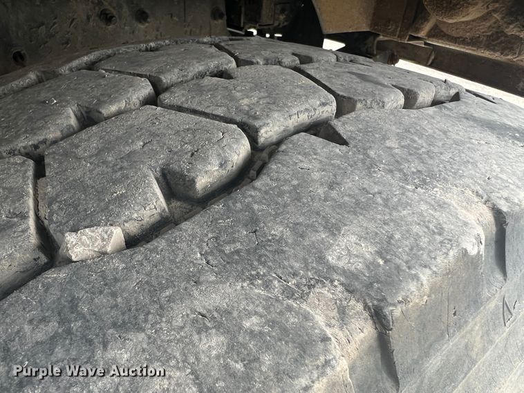 image for item KC9851 2007 Sterling LT7500  truck cab and chassis