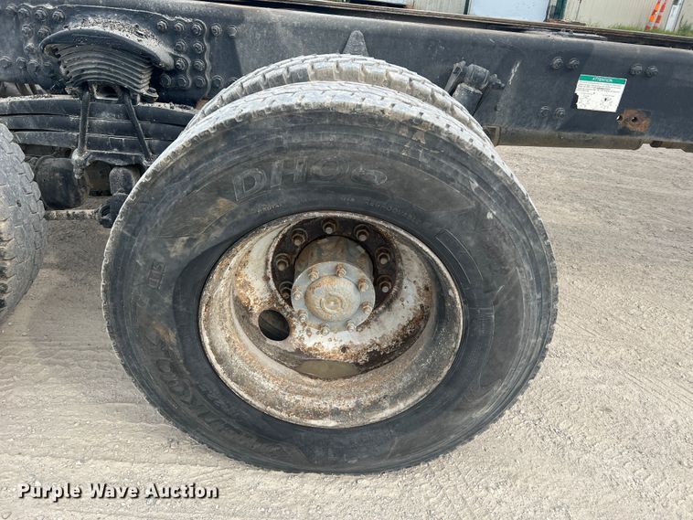 image for item KC9851 2007 Sterling LT7500  truck cab and chassis