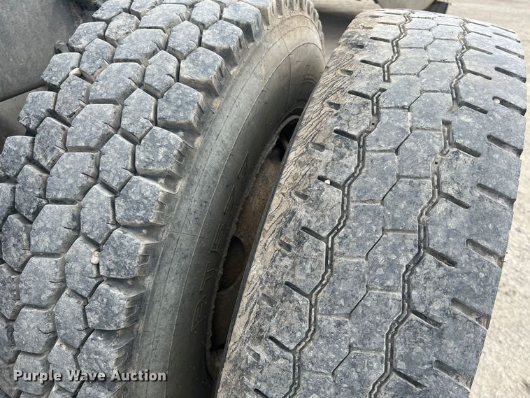 image for item KC9851 2007 Sterling LT7500  truck cab and chassis