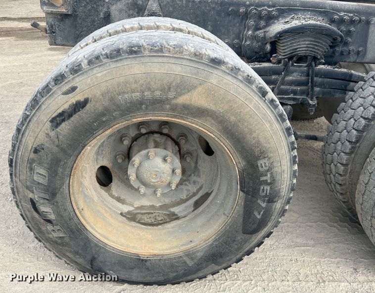 image for item KC9851 2007 Sterling LT7500  truck cab and chassis