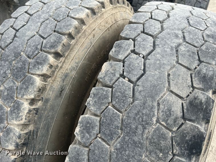 image for item KC9851 2007 Sterling LT7500  truck cab and chassis