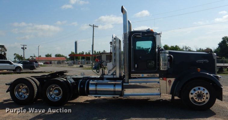 image for item KP9073 2012 Kenworth W900  semi truck