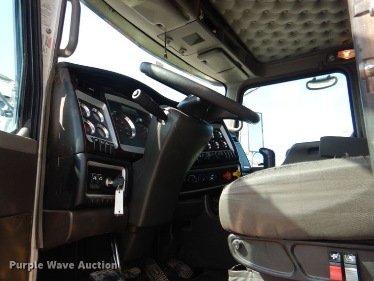 image for item KP9073 2012 Kenworth W900  semi truck