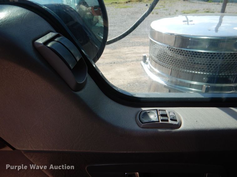 image for item KP9073 2012 Kenworth W900  semi truck