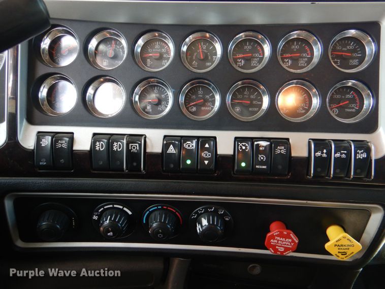 image for item KP9073 2012 Kenworth W900  semi truck