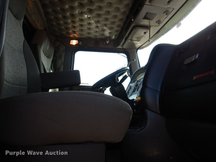 image for item KP9073 2012 Kenworth W900  semi truck