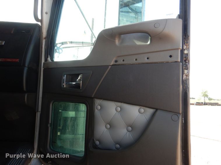 image for item KP9073 2012 Kenworth W900  semi truck