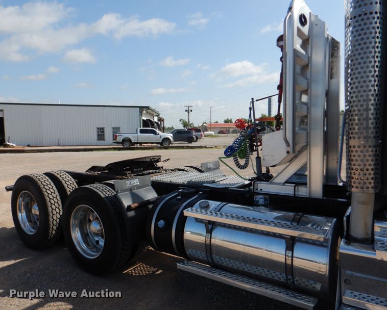 image for item KP9073 2012 Kenworth W900  semi truck