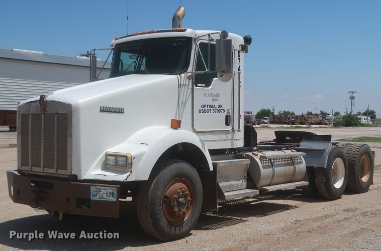 image for item KR9884 2008 Kenworth T800  semi truck