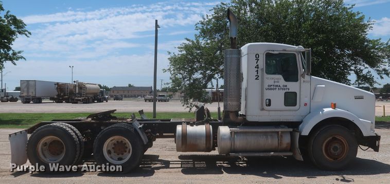 image for item KR9884 2008 Kenworth T800  semi truck