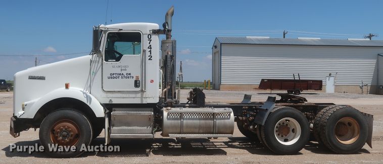 image for item KR9884 2008 Kenworth T800  semi truck