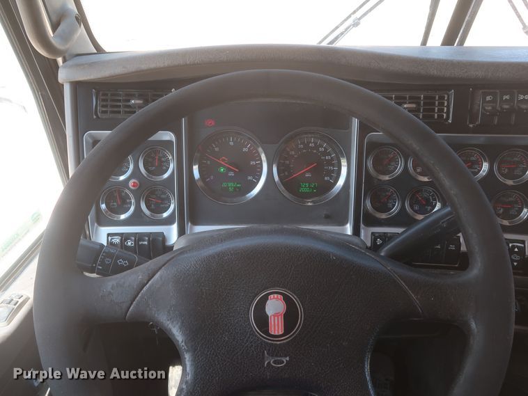 image for item KR9884 2008 Kenworth T800  semi truck