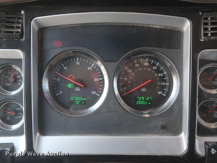 image for item KR9884 2008 Kenworth T800  semi truck