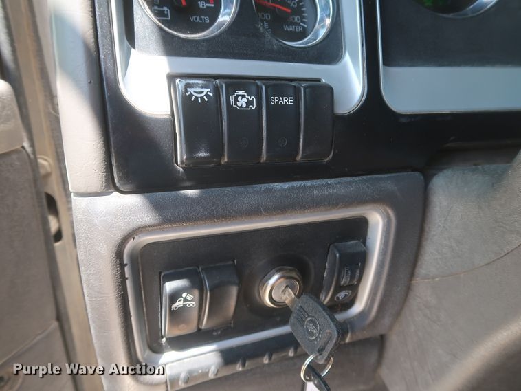 image for item KR9884 2008 Kenworth T800  semi truck