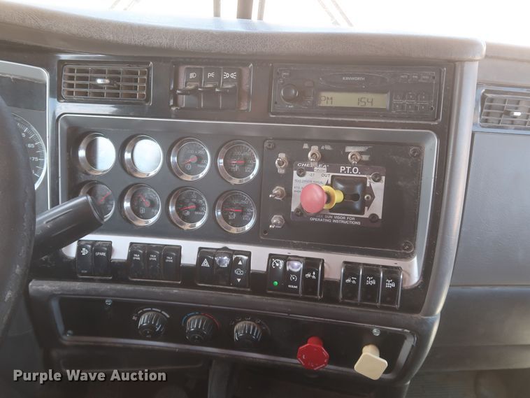image for item KR9884 2008 Kenworth T800  semi truck