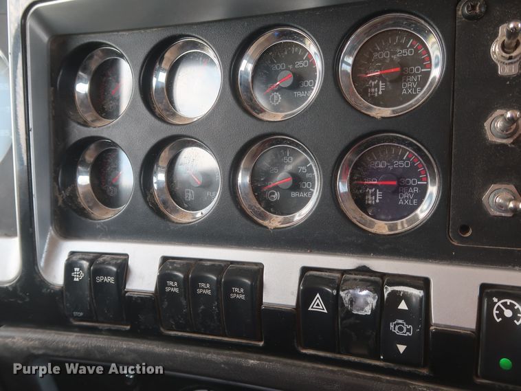 image for item KR9884 2008 Kenworth T800  semi truck