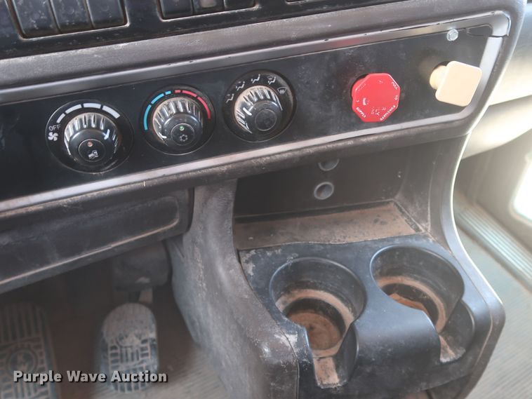 image for item KR9884 2008 Kenworth T800  semi truck