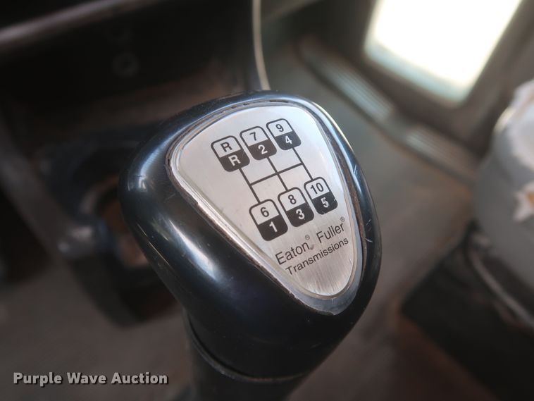 image for item KR9884 2008 Kenworth T800  semi truck