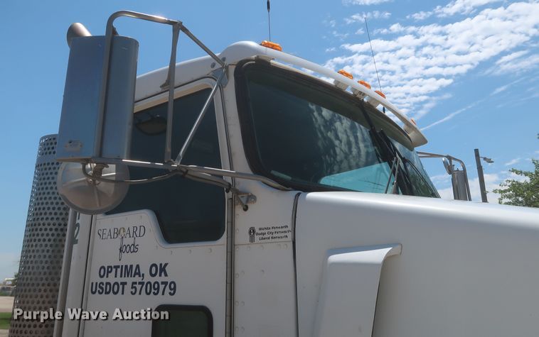 image for item KR9884 2008 Kenworth T800  semi truck