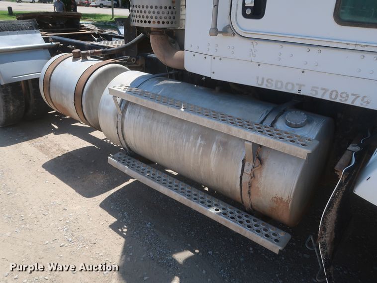 image for item KR9884 2008 Kenworth T800  semi truck