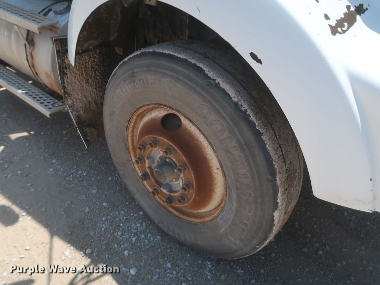 image for item KR9884 2008 Kenworth T800  semi truck