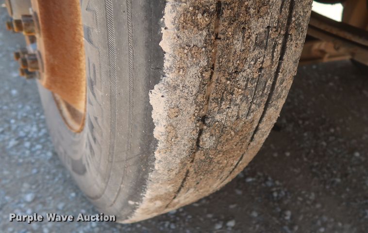 image for item KR9884 2008 Kenworth T800  semi truck