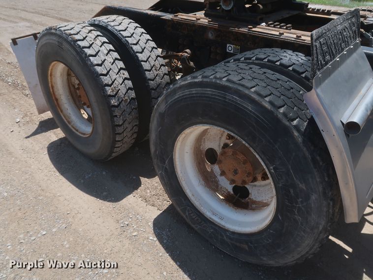 image for item KR9884 2008 Kenworth T800  semi truck