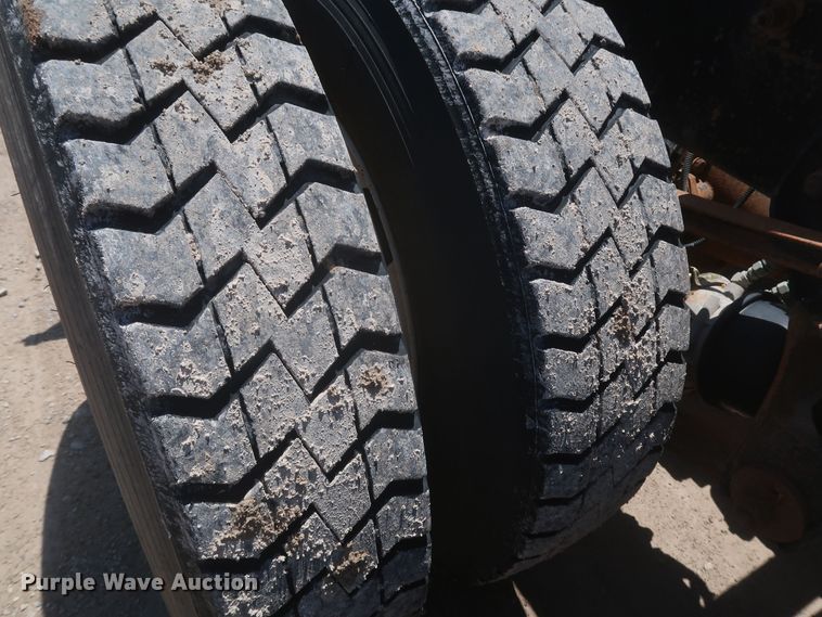 image for item KR9884 2008 Kenworth T800  semi truck