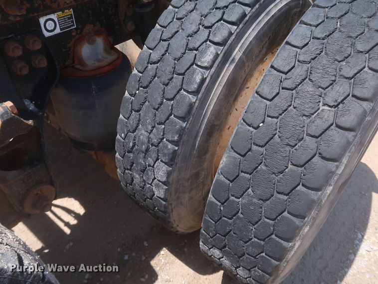 image for item KR9884 2008 Kenworth T800  semi truck