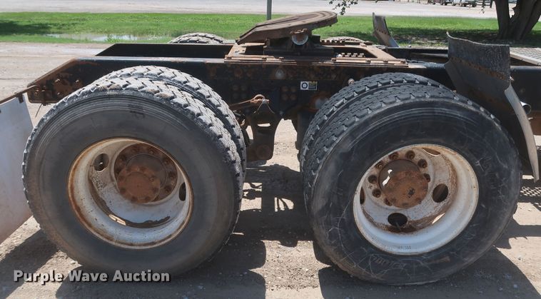 image for item KR9884 2008 Kenworth T800  semi truck