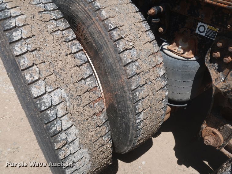 image for item KR9884 2008 Kenworth T800  semi truck