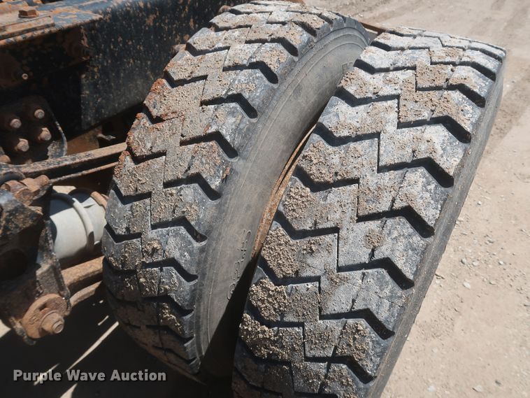 image for item KR9884 2008 Kenworth T800  semi truck