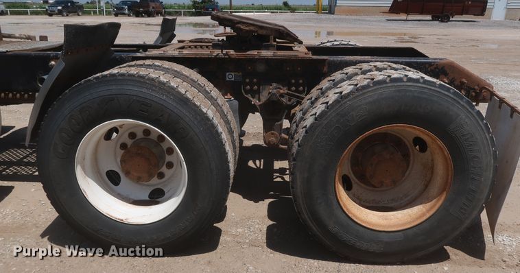 image for item KR9884 2008 Kenworth T800  semi truck