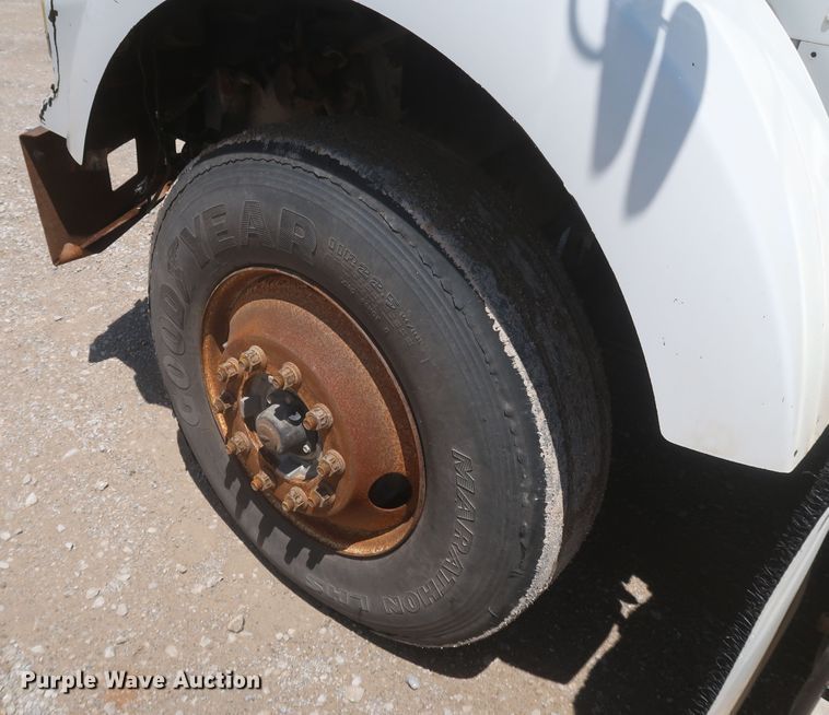 image for item KR9884 2008 Kenworth T800  semi truck