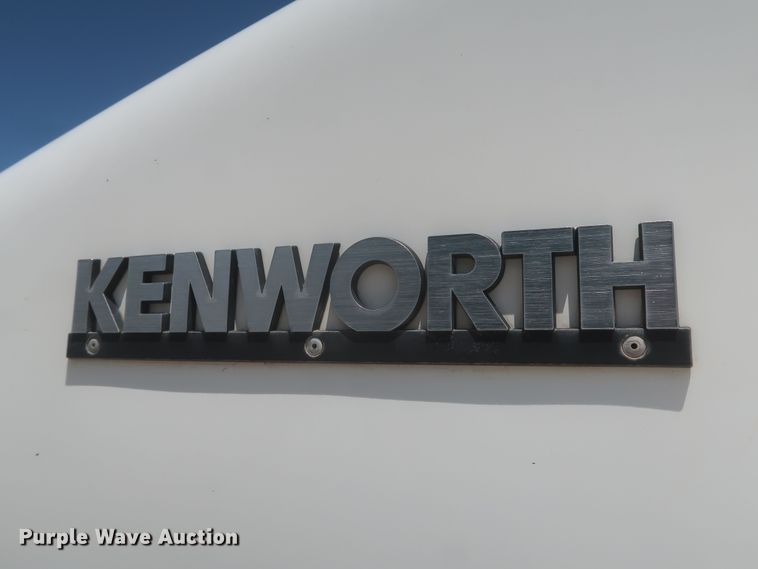 image for item KR9884 2008 Kenworth T800  semi truck