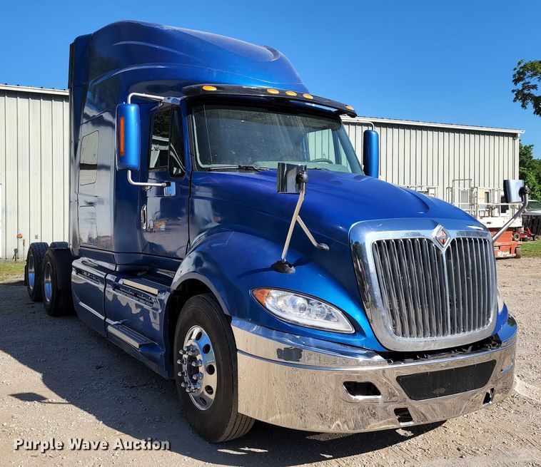 image for item KT9884 2010 International ProStar  semi truck