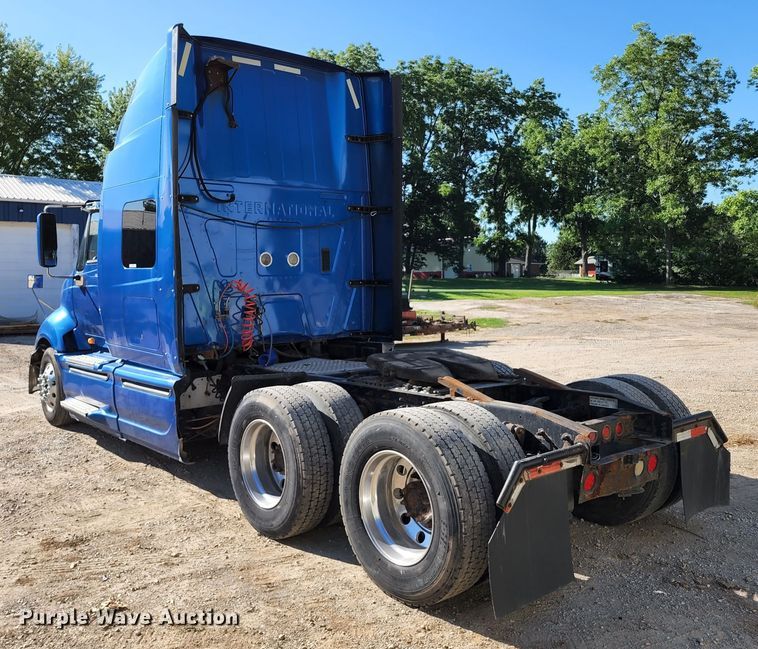 image for item KT9884 2010 International ProStar  semi truck