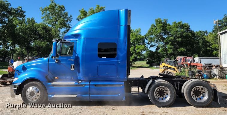 image for item KT9884 2010 International ProStar  semi truck