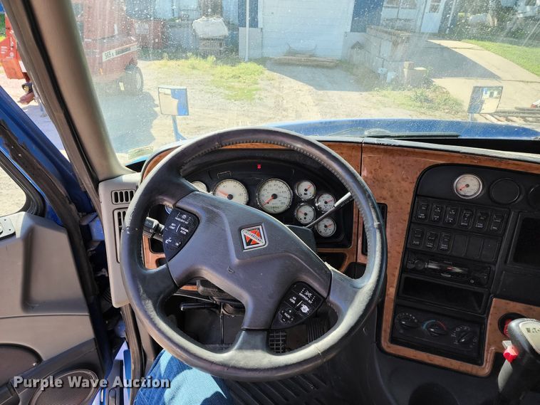 image for item KT9884 2010 International ProStar  semi truck