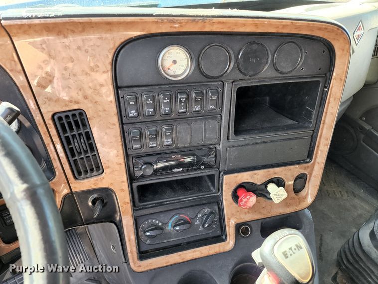 image for item KT9884 2010 International ProStar  semi truck